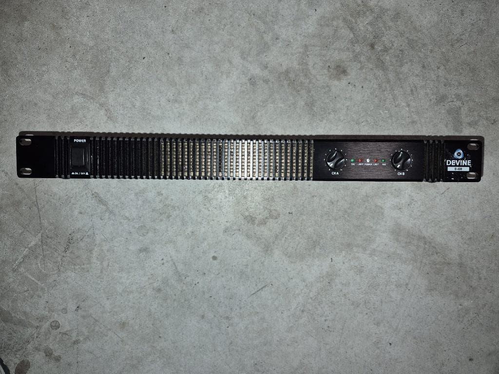 Devine D 400 versterker, Audio, Tv en Foto, Versterkers en Receivers, Zo goed als nieuw, Stereo, 120 watt of meer, Overige merken