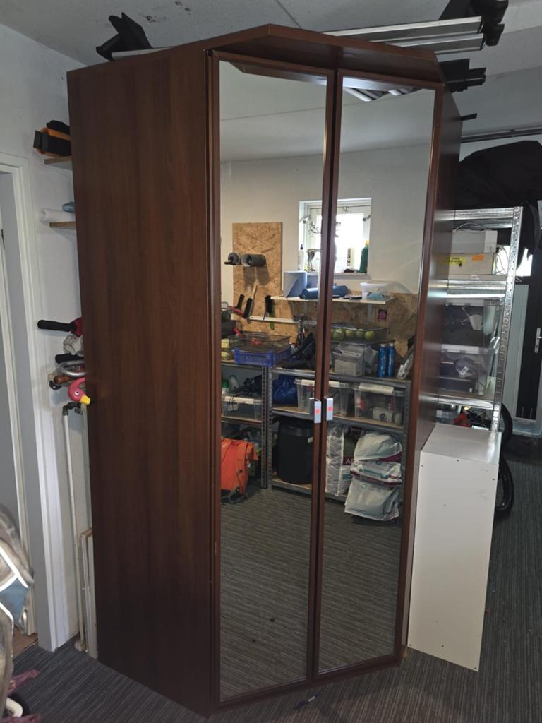 Ruime IKEA Pax hoekkast met 2 hangroedes - 230 cm hoog, Ophalen, Met deur(en), Gebruikt, 100 tot 150 cm
