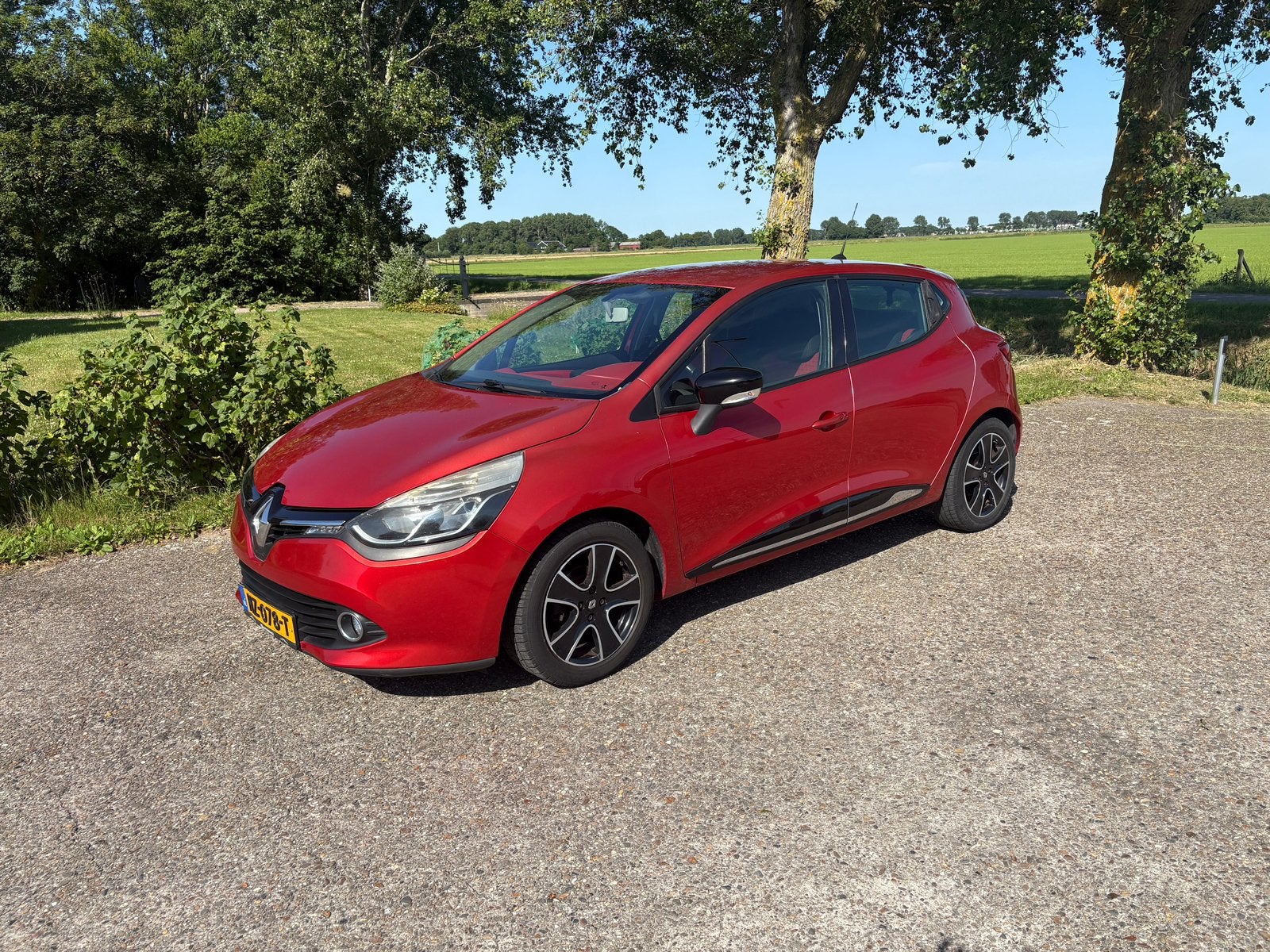 Renault Clio 0.9 TCE 66KW 5-DRS 2012 Rood, Auto's, Voorwielaandrijving, 898 cc, Stof, 40 €/maand