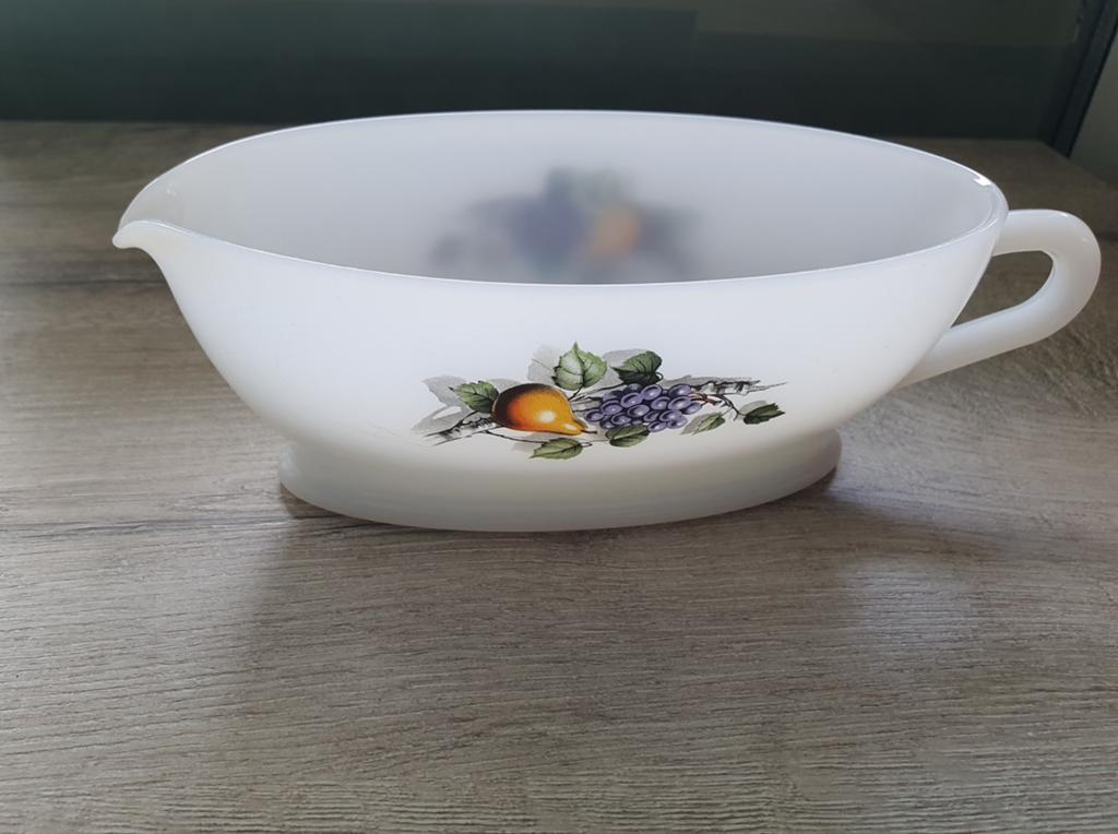 Vintage Arcopal Melkglas sauskom met Fruitdecoratie, Antiek en Kunst, Ophalen of Verzenden