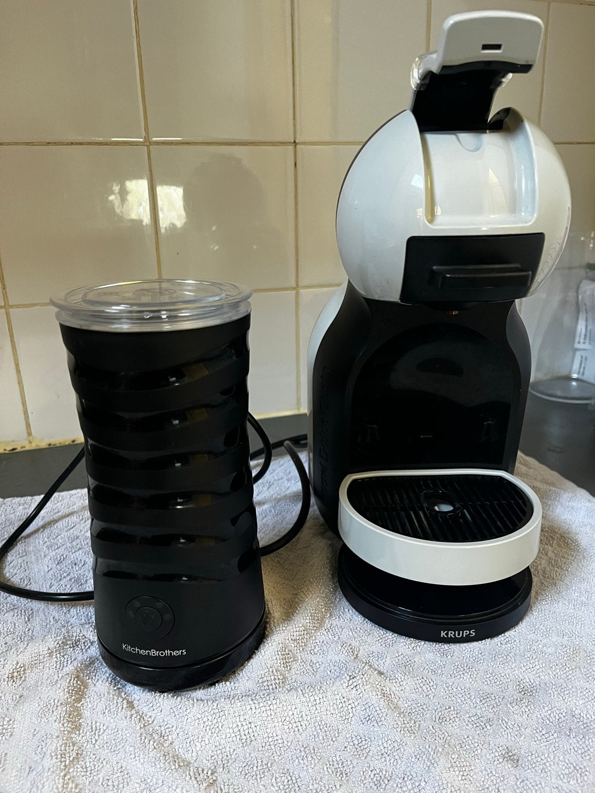 Krups Dolce Gusto mini me met nieuwe melkopschuimer, Koffiemachine, Ophalen of Verzenden, Zo goed als nieuw, 1 kopje