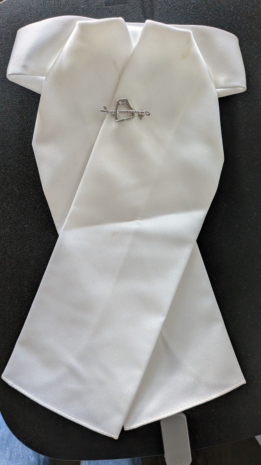 ELT plastron paardrijsport dressuur met plastronspeld, Dieren en Toebehoren, Paardrijkleding, Ophalen of Verzenden, Dressuur