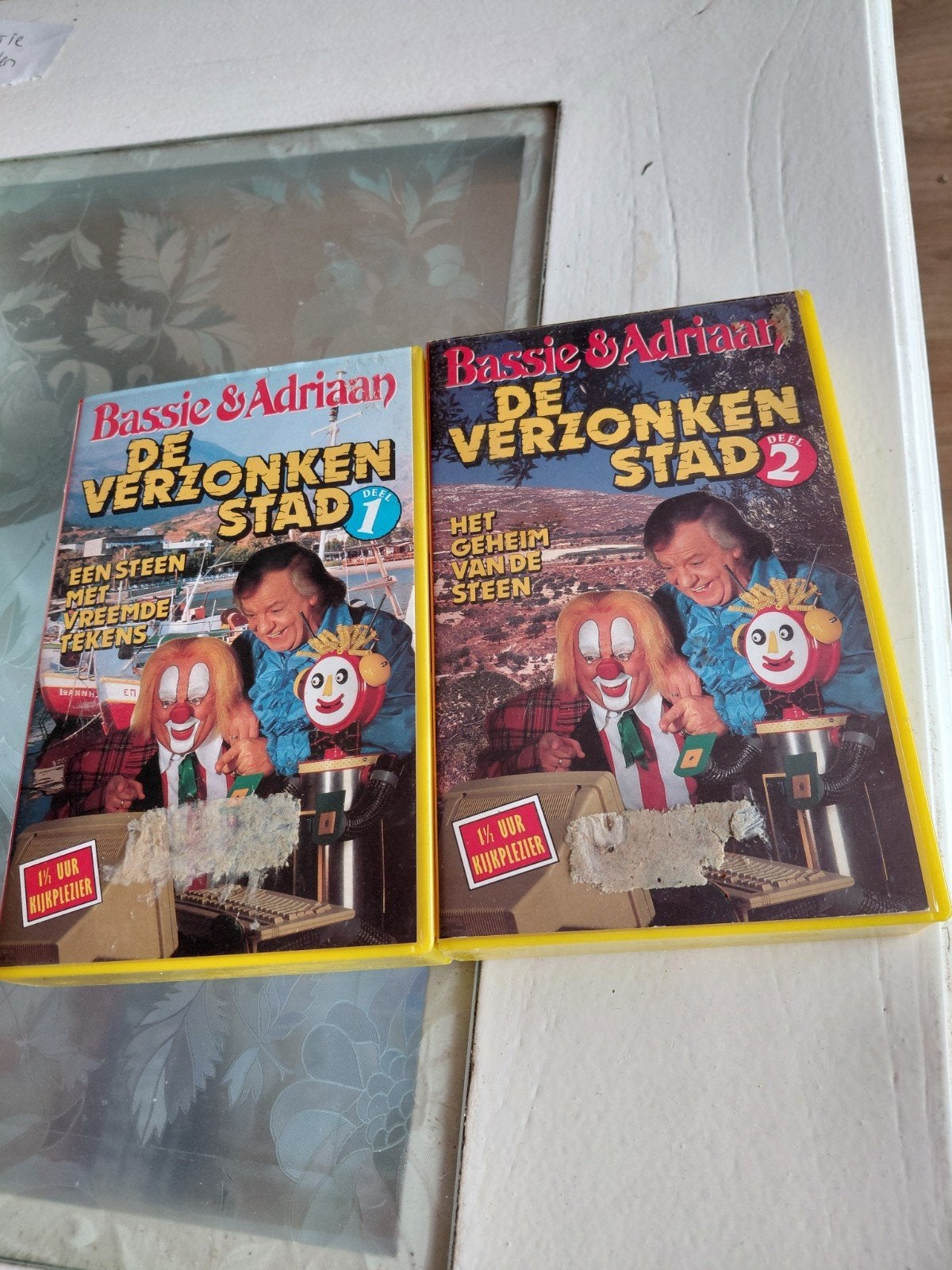 Bassie & Adriaan - De Verzonken Stad (Deel 1 & 2) | CNR., Cd's en Dvd's, Ophalen of Verzenden, Gebruikt, Serie, VHS