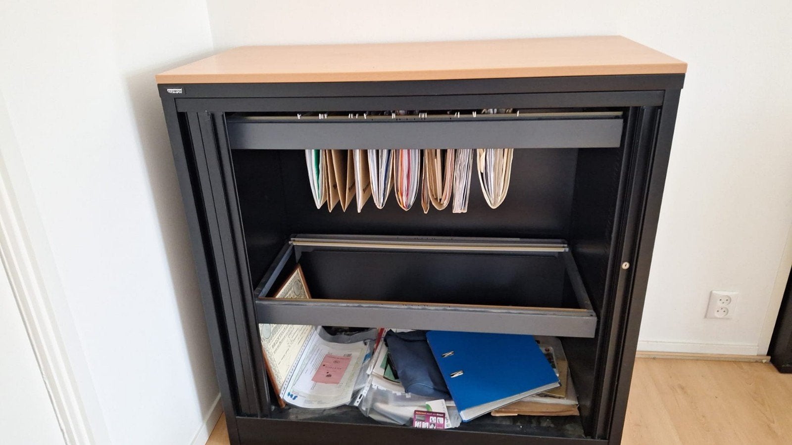 Gebruikte archiefkast met roldeur en hangmappenframe, Huis en Inrichting, Ophalen, Gebruikt, 100 tot 150 cm, 50 tot 100 cm