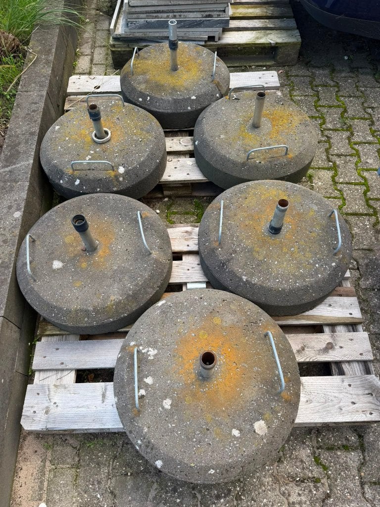 6x betonnen parasolvoet / vlaggenhouder, Ophalen, Gebruikt, Onbekend, Parasolvoet