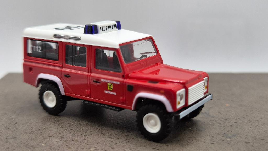 Land Rover Defender Feuerwehr, Hobby en Vrije tijd, Modelauto's | 1:87, Ophalen of Verzenden, Zo goed als nieuw, Auto, Overige merken