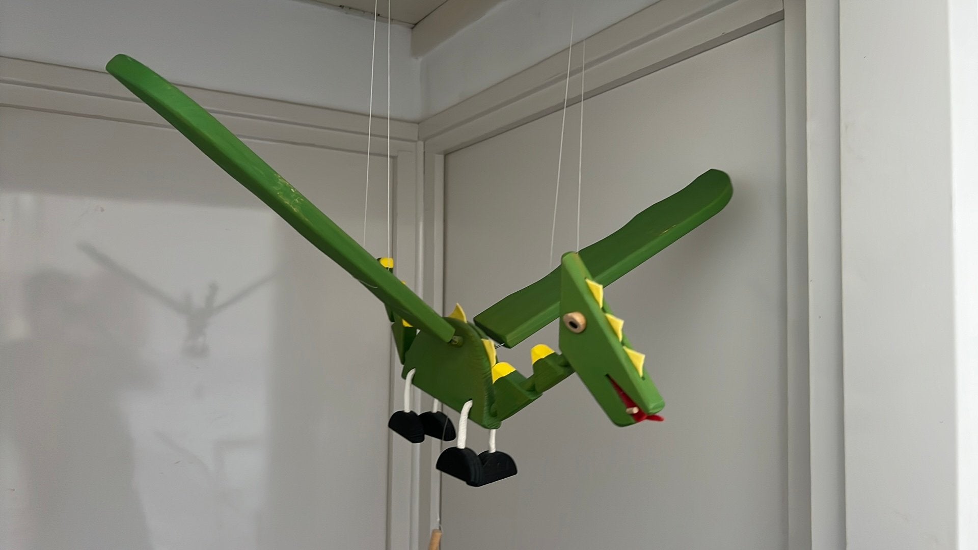 Houten draak marionet decoratie, Ophalen of Verzenden, Zo goed als nieuw