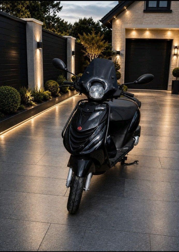 Piaggio Zip 2000 SP Looks 24-11-2022 11000 km, Fietsen en Brommers, Ophalen, Gebruikt, Benzine, Piaggio