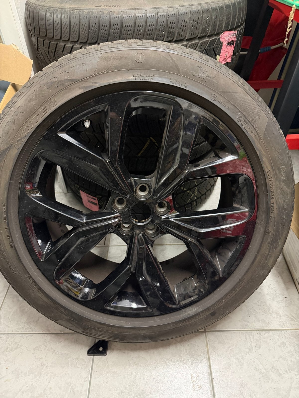 Originele Jaguar I-Pace velgen met winterbanden, Ophalen