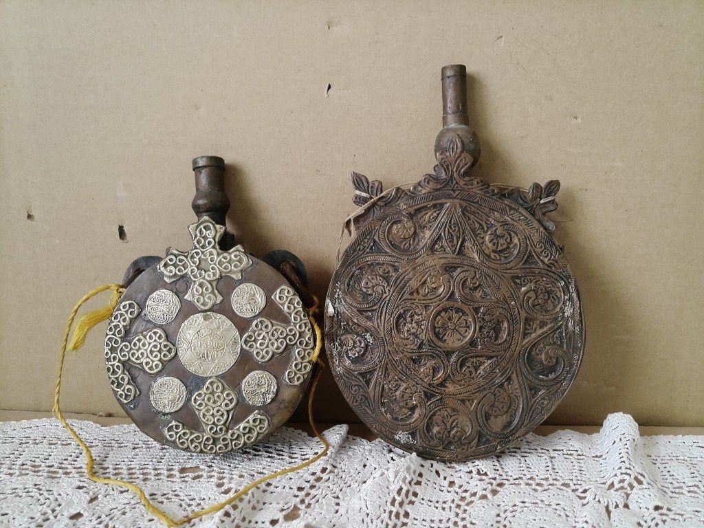 Antieke Afrikaanse koperen buskruitfles set 16cm en 21cm, Ophalen of Verzenden