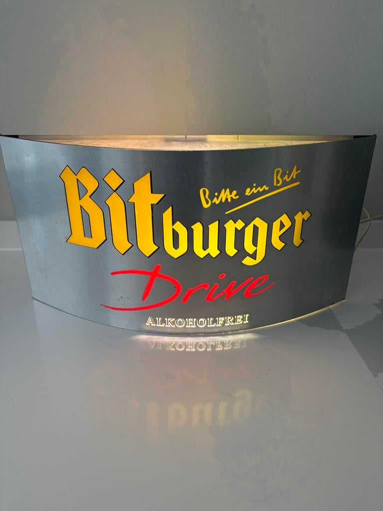 Bitburger lichtbak / reclamelamp, Verzamelen, Merken en Reclamevoorwerpen, Verzenden, Gebruikt, Lichtbak of (neon) lamp
