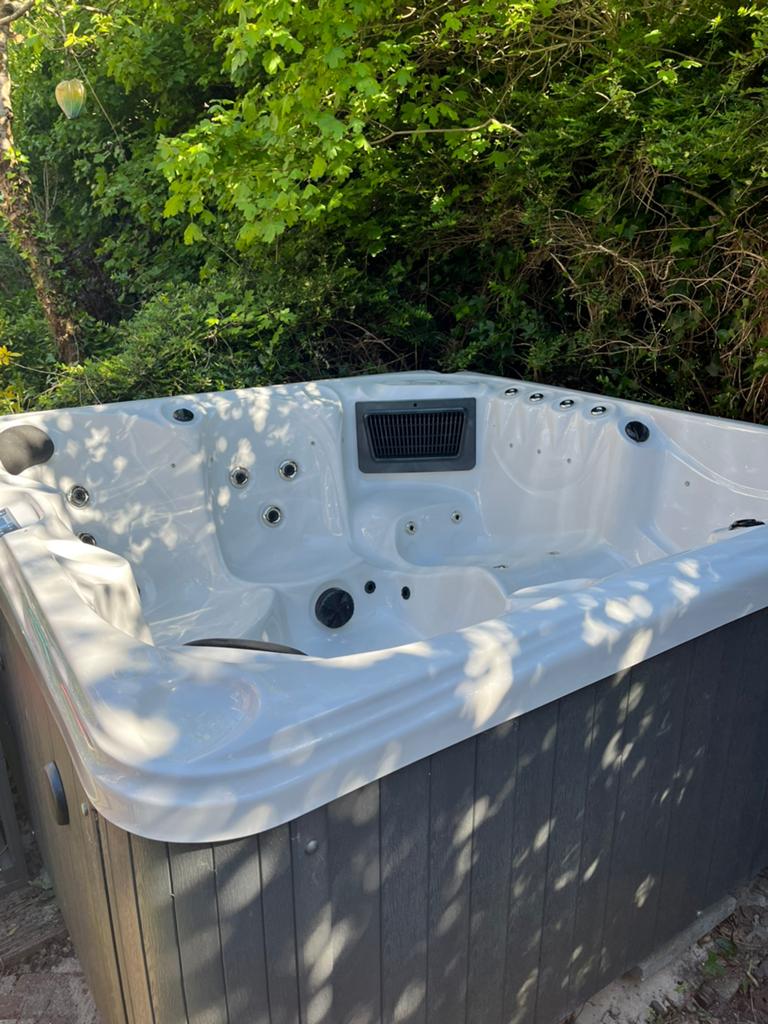 Luxe jacuzzi 6 persoons balboa, Ophalen of Verzenden, Zo goed als nieuw, Trap, Vast
