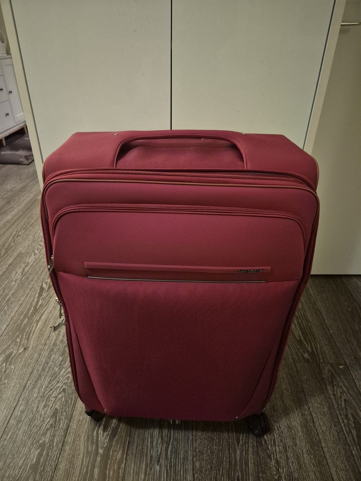 Nieuwe Samsonite koffer rood met 4 wielen en TSA slot, Ophalen, Uitschuifbare handgreep, 30 cm of meer, Nieuw