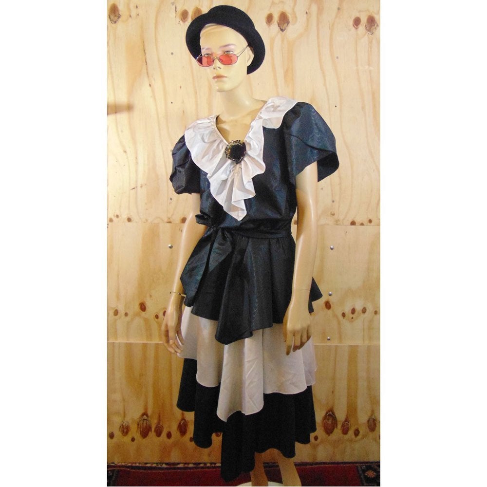 Vintage eighties jurk zwart & wit ruches maat 44, Kleding | Dames, Galajurk, Verzenden, Zwart, Maat 42/44 (L)