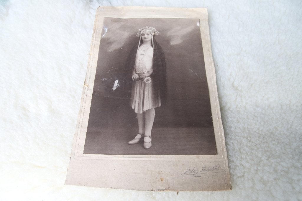 Oude foto van een danseres? Zangeres?, Verzamelen, Foto's en Prenten, Gebruikt, Foto, Ophalen of Verzenden, Voor 1940