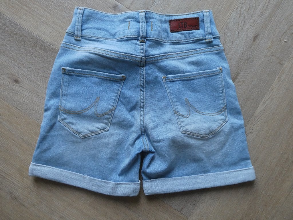 Nieuwe korte LTB Becky X spijkerbroek maat XS, Blauw, Nieuw, Ophalen of Verzenden, LTB