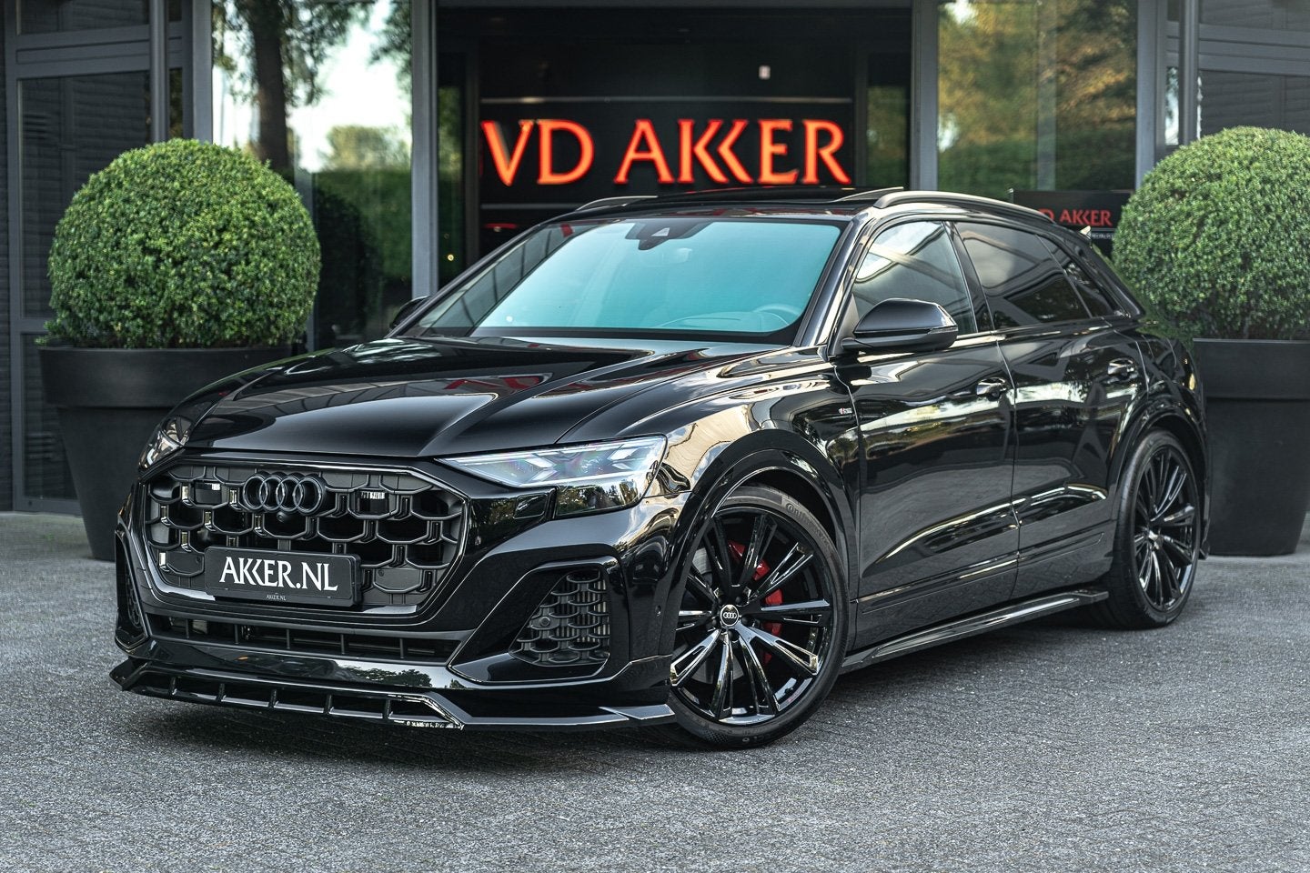 Audi Q8 55 TFSIe Quattro | NP.151k | Massage | 4Wsturing | A, Auto's, Audi, Automaat, Gebruikt, Zwart, 394 pk