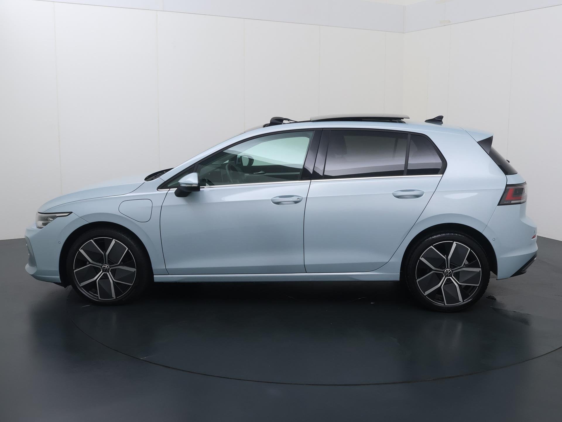Volkswagen Golf 1.5 eHybrid Style Edition | 204 PK | SoH 100, 12 maanden, Euro 6, 4 cilinders, 26 kWh