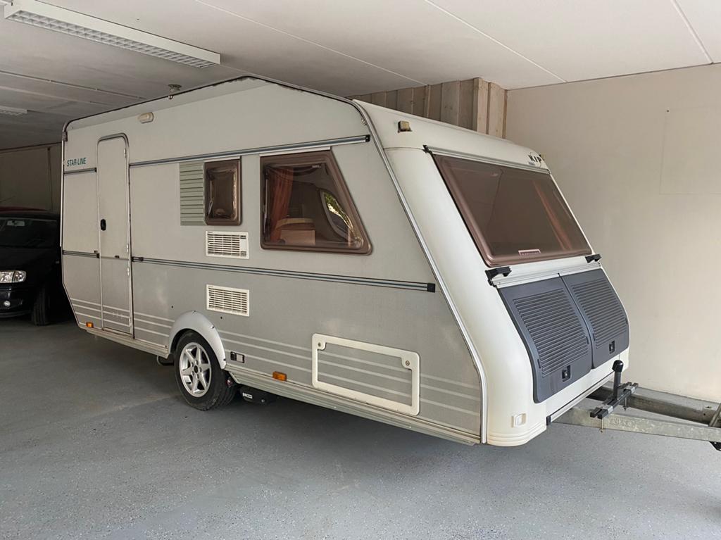 Caravan Kip | compleet met voortent | Mover | Kachel, Caravans en Kamperen, Kip, Omvormbare zithoek, Treinzit, Particulier