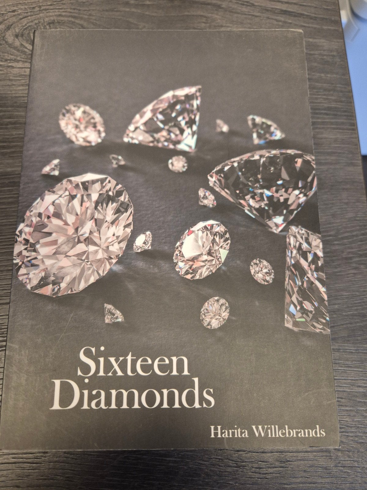 Harita Willebrands - Sixteen Diamonds (Nieuw), Ophalen of Verzenden, Nieuw, Harita Willebrands