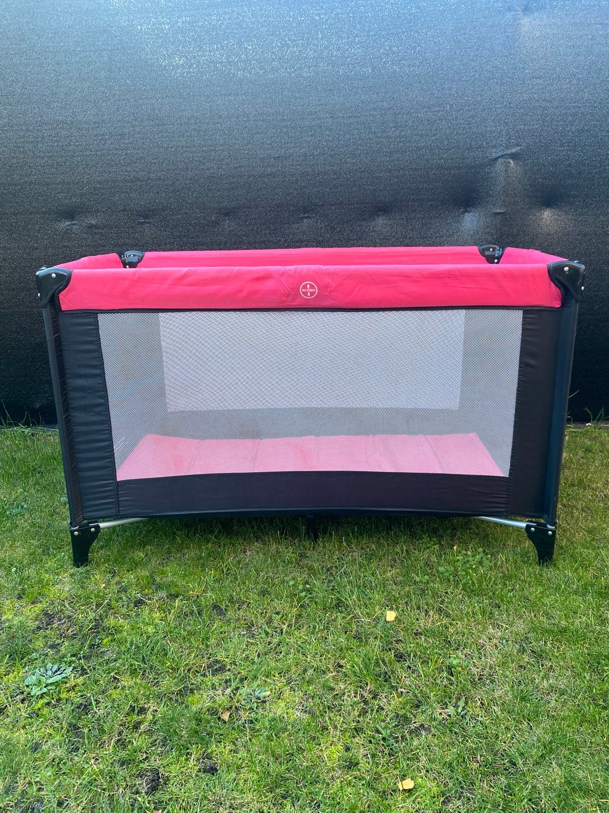 Campingbedje zwart/roze, Ophalen, Gebruikt, Reisbedje