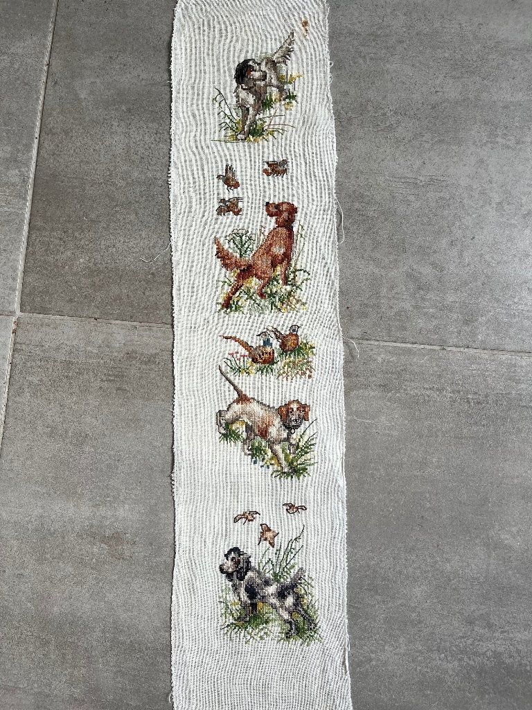 Jachthonden geborduurd., Huis en Inrichting, Ophalen of Verzenden, Zo goed als nieuw, Minder dan 50 cm, Schilderij