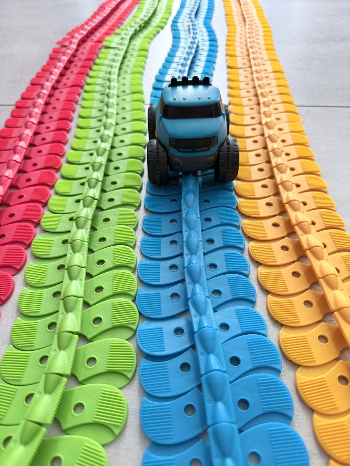 FleXstreme Racebaan van Smoby met Auto en 2 uitbreidingen, Kinderen en Baby's, Racebaan, Zelf te bouwen, Zo goed als nieuw, Elektrisch