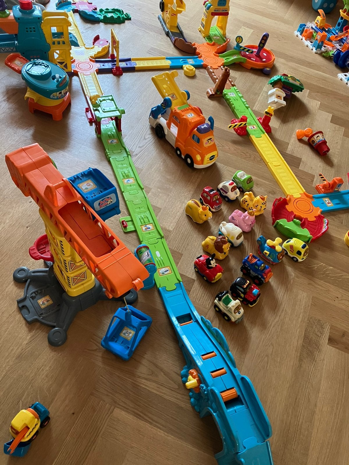 Grote VTech Toet Toet Auto’s set –banen + veel auto’s/dieren, Kinderen en Baby's, Speelgoed | Vtech, Zo goed als nieuw, 2 tot 4 jaar