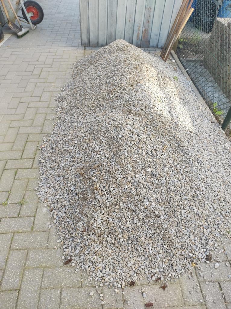 Gratis grijze split, ca.1 kuub, Tuin en Terras, Grind, Keien en Split, Ophalen of Verzenden, Basalt, Split