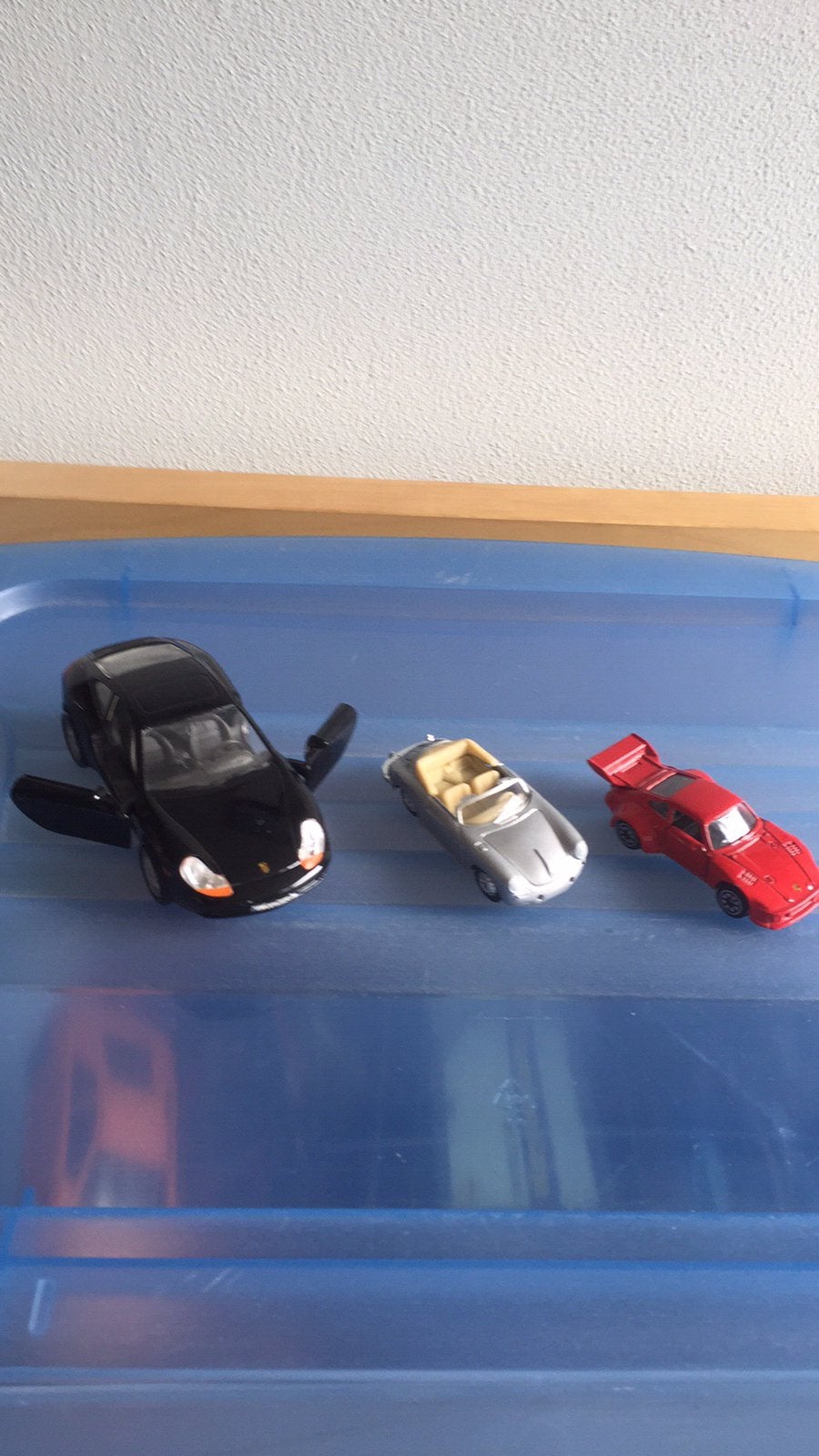 3 Porsches zwart,rood en grijs Welly, Ophalen, Zo goed als nieuw
