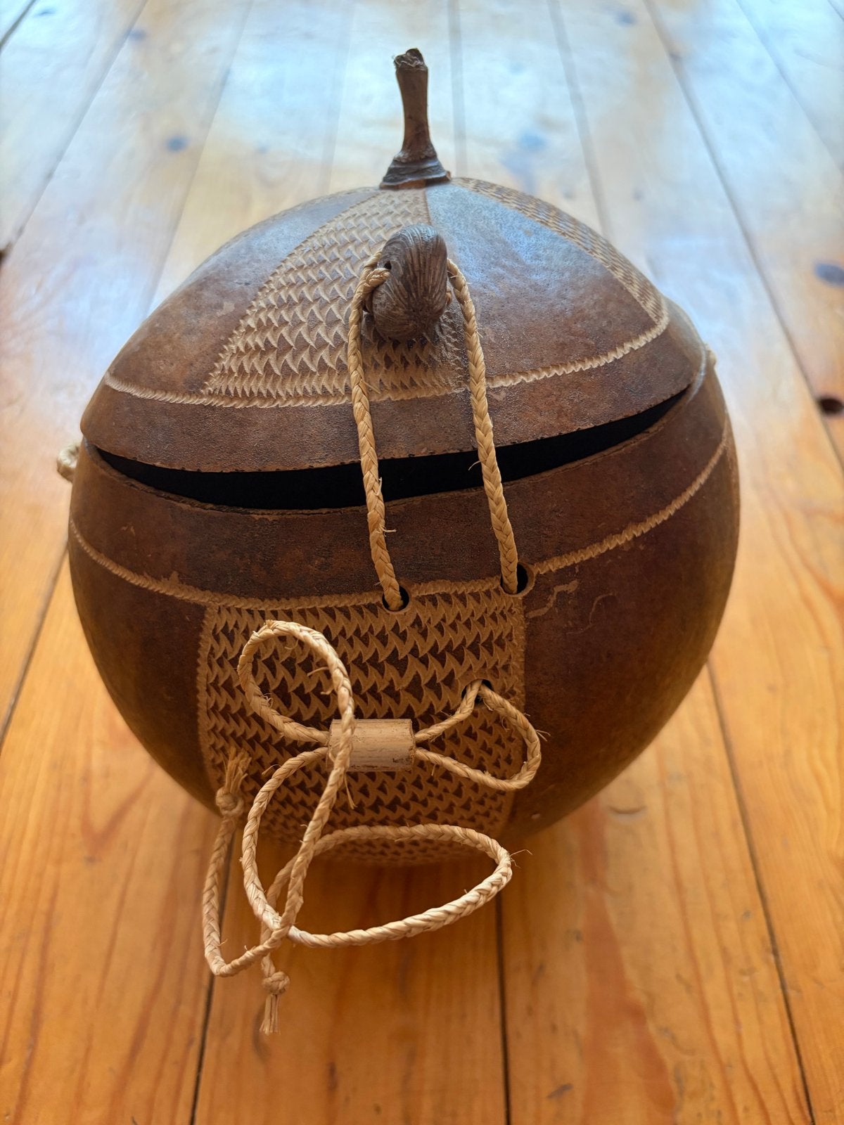 Decoratieve kalebas met deksel en touw, Overige typen, Handgemaakt, Ophalen of Verzenden, Overige herkomsten