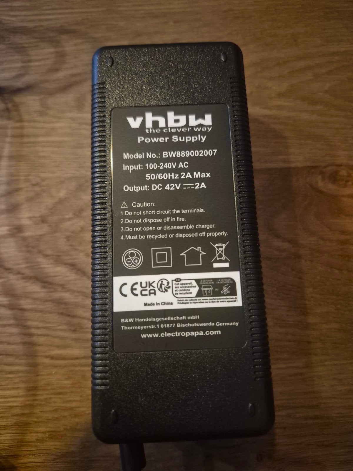 Universele acculader E-bike 3-Pins XLR (42V, 2A, 84W), Nieuw