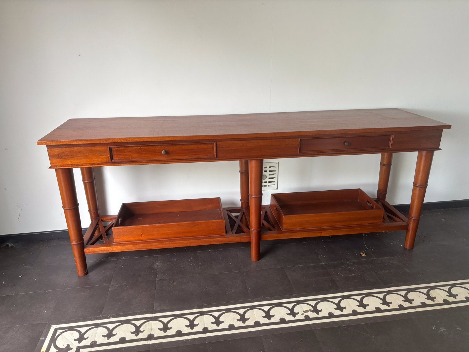 Mahoniehouten side table, Ophalen, Zo goed als nieuw, 150 tot 200 cm, Overige houtsoorten