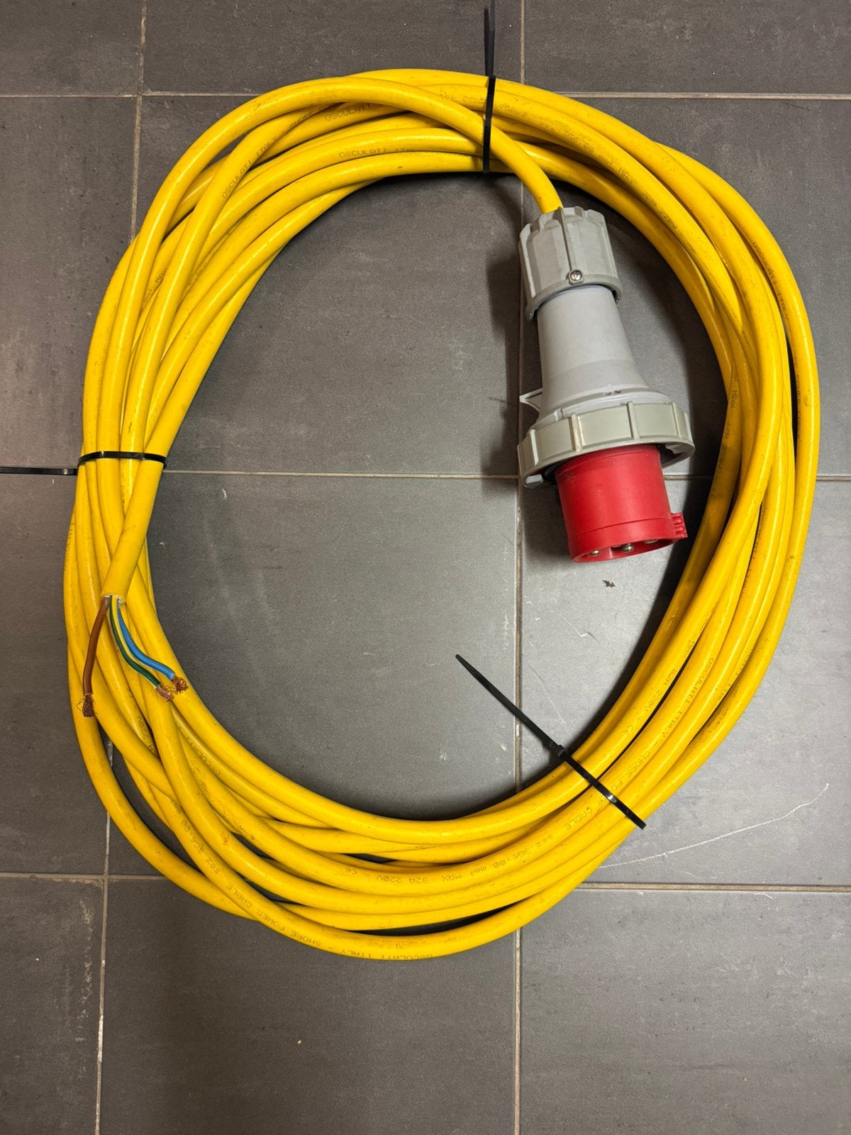 Walstroom kabel boot 10 meter, Ophalen of Verzenden, Zo goed als nieuw, Motor en Techniek, Zeilboot of Motorboot