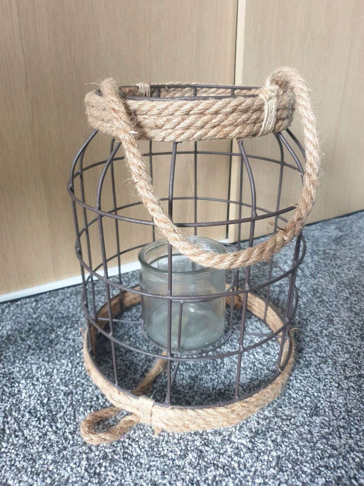 Decoratieve lantaarn met touw en glazen houder, Huis en Inrichting, Woonaccessoires | Kandelaars en Kaarsen, Ophalen, 31 cm, Nieuw