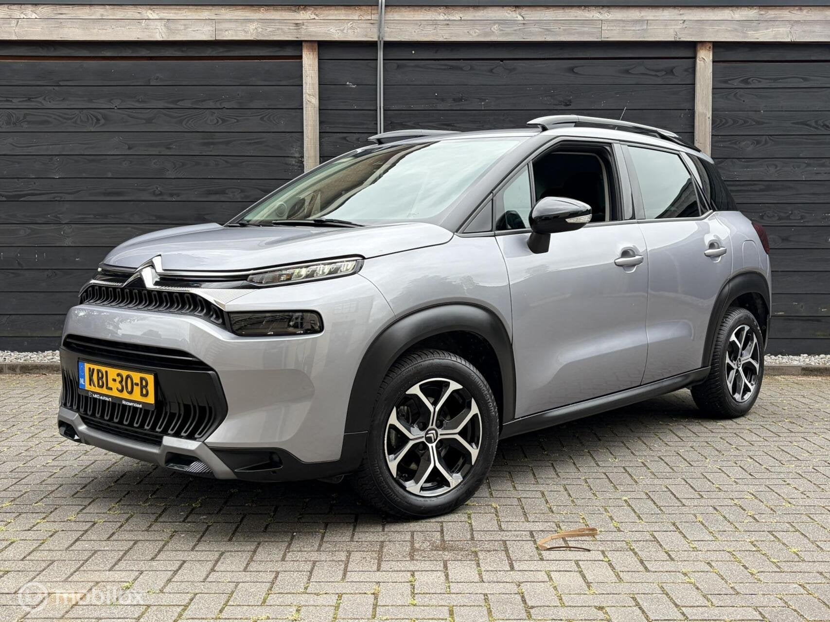 Citroen C3 Aircross 1.2 PureTech Plus FM NAV / 16" / Privacy, Auto's, Voorwielaandrijving, Dealer onderhouden, Gebruikt, Zwart