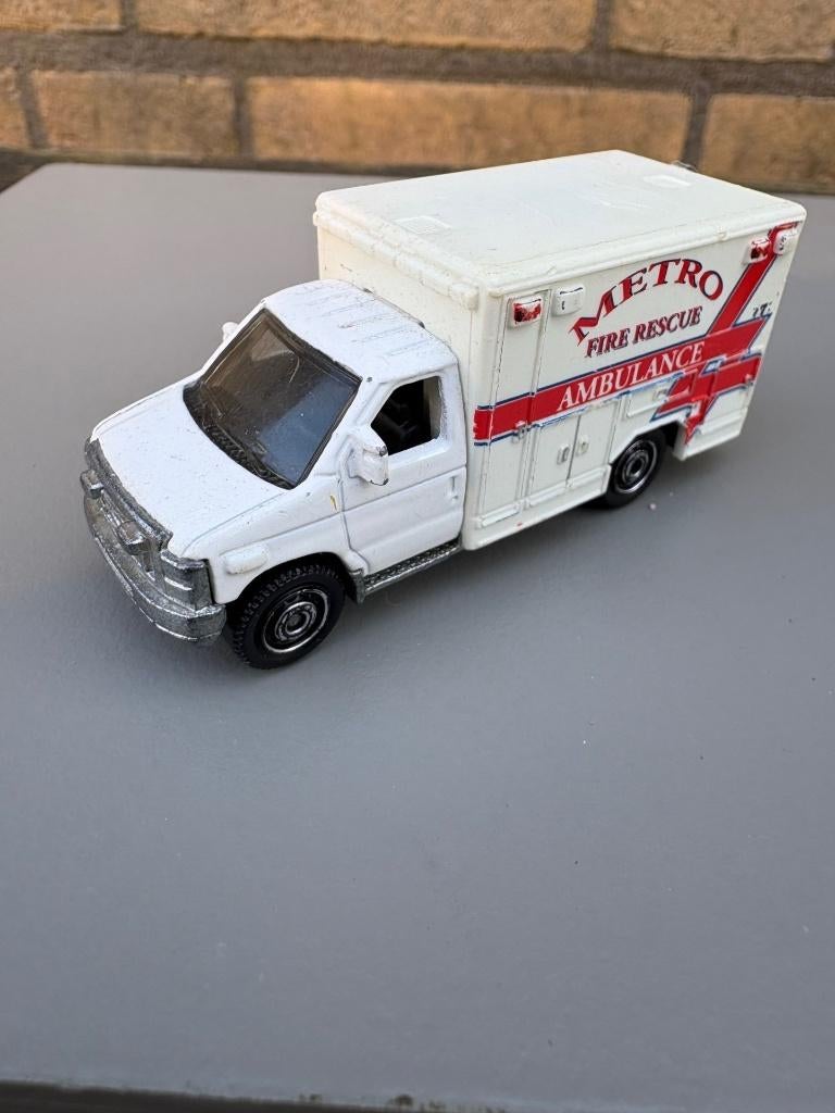 Matchbox Ford E 350 Ambulance, Ophalen of Verzenden, Gebruikt, Auto