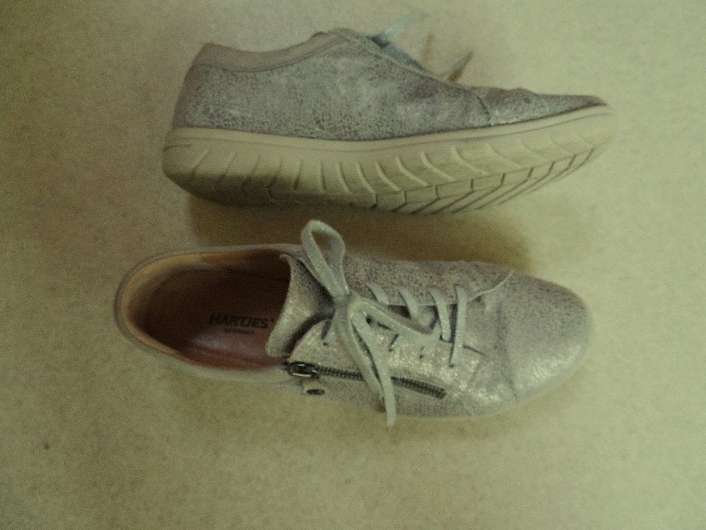 HARTJES schoenen sneakers zilver grijs maat 7  40,5, Kleding | Dames, Schoenen, Ophalen of Verzenden, Hartjes, Grijs, Sneakers of Gympen