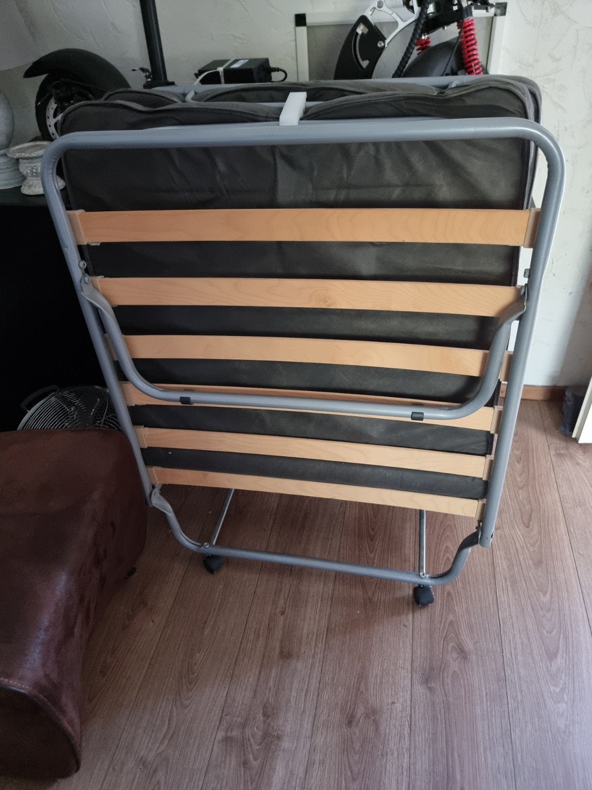 Logeerbed 200x80 met goed matras - Inklapbaar, Huis en Inrichting, Slaapkamer | Bedden, Ophalen, Gebruikt, Eenpersoons, 80 cm
