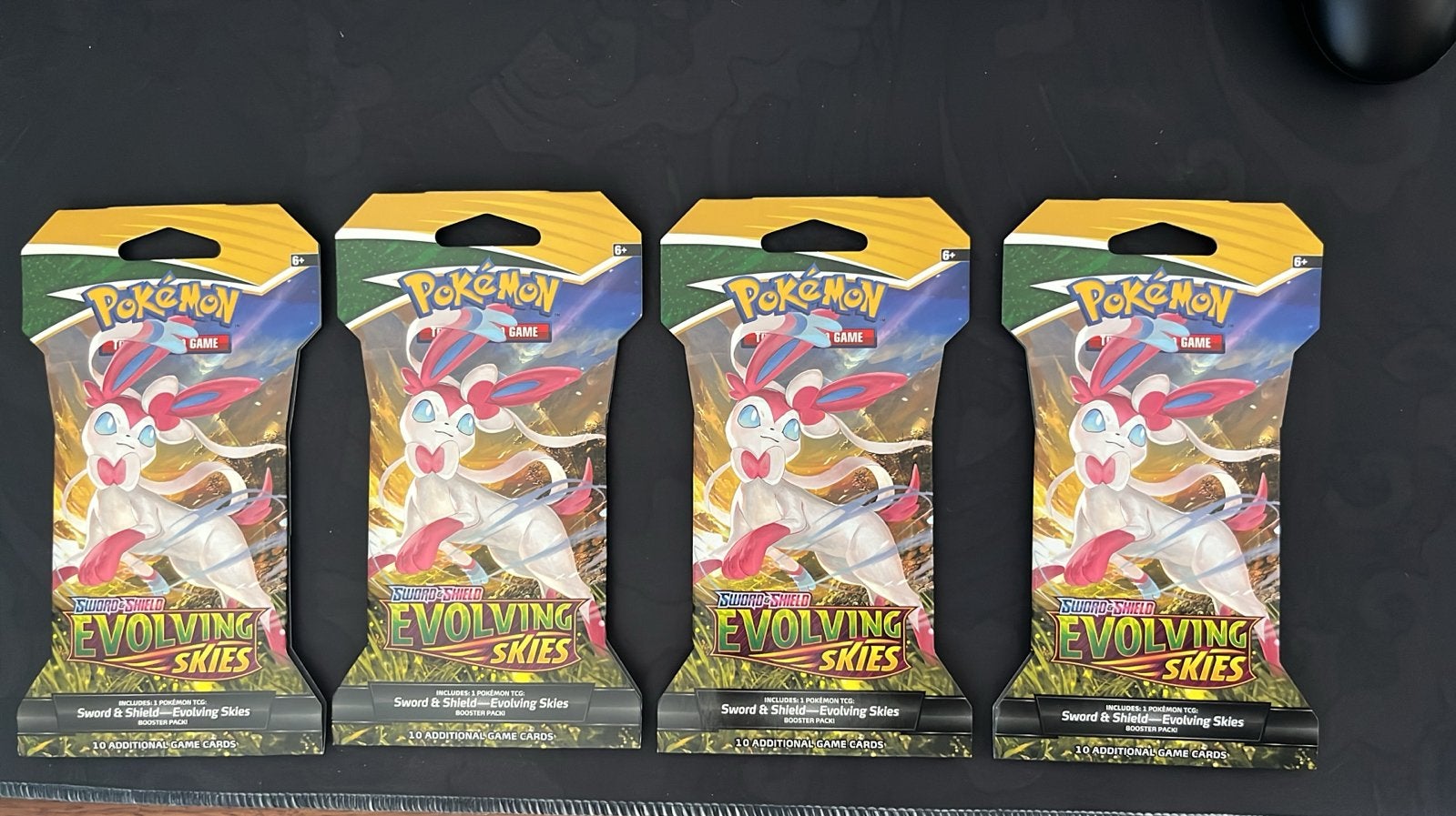 Pokémon TCG Evolving Skies Booster Packs (4 stuks) sleeved, Ophalen, Nieuw, Booster