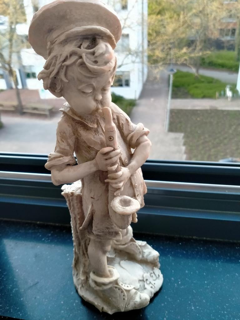 Armani beeld jongen met een saxofoon, Ophalen of Verzenden