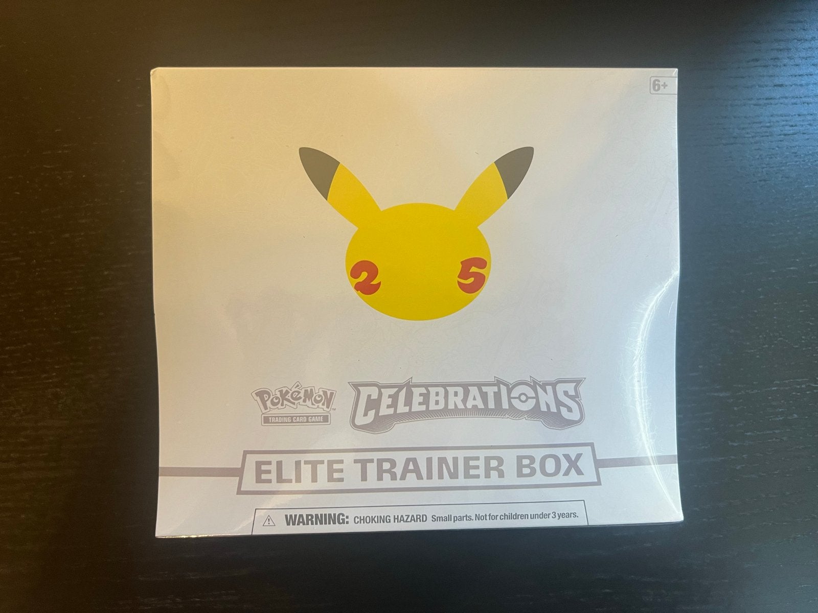 Pokémon 25th Celebrations Elite Trainer Box (ETB), Ophalen of Verzenden, Nieuw, Boosterbox