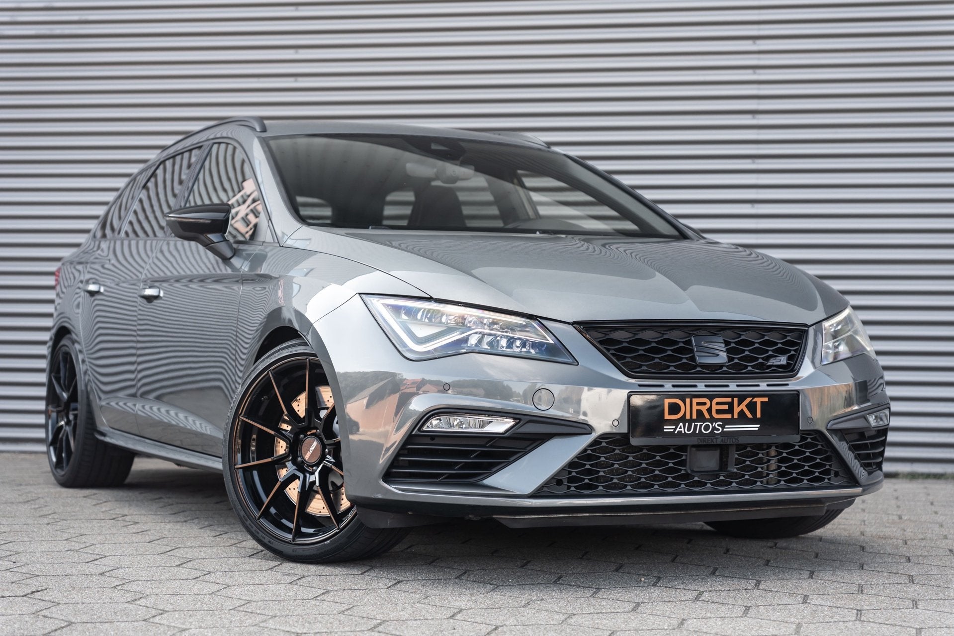 SEAT Leon ST 2.0 TSI 4DRIVE CUPRA PERFORMANCE BREMBO BEATS, Auto's, Seat, Automaat, 15 km/l, Gebruikt, Zwart