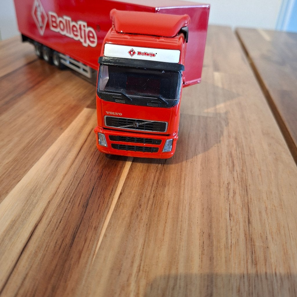 Volvo Bolletje truck + spiegels & trailer 1.50  miniatuur, Verzenden, Zo goed als nieuw, Bus of Vrachtwagen, Lion Toys