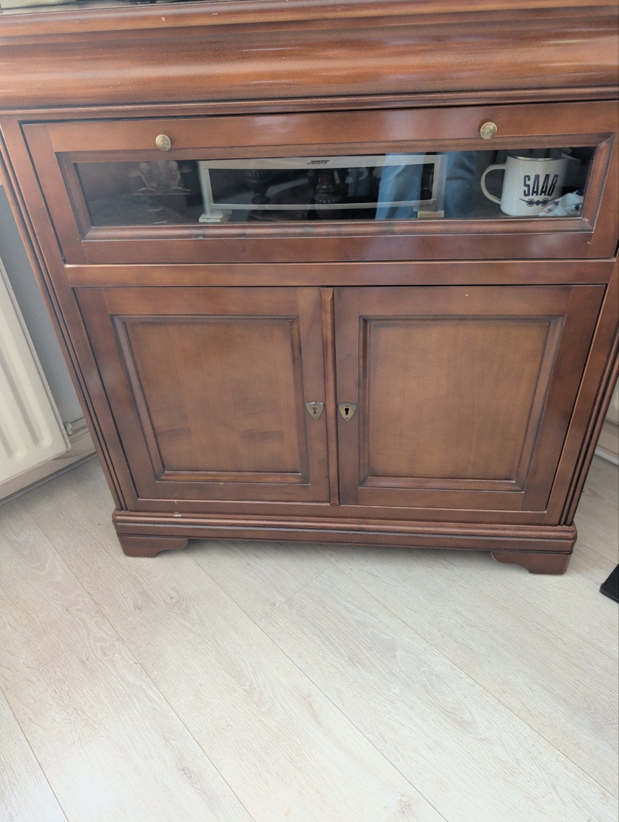 Klassiek houten tv-kastje met glazen deur, Huis en Inrichting, Kasten | Televisiemeubels, Ophalen, Gebruikt, Glas, 50 tot 100 cm