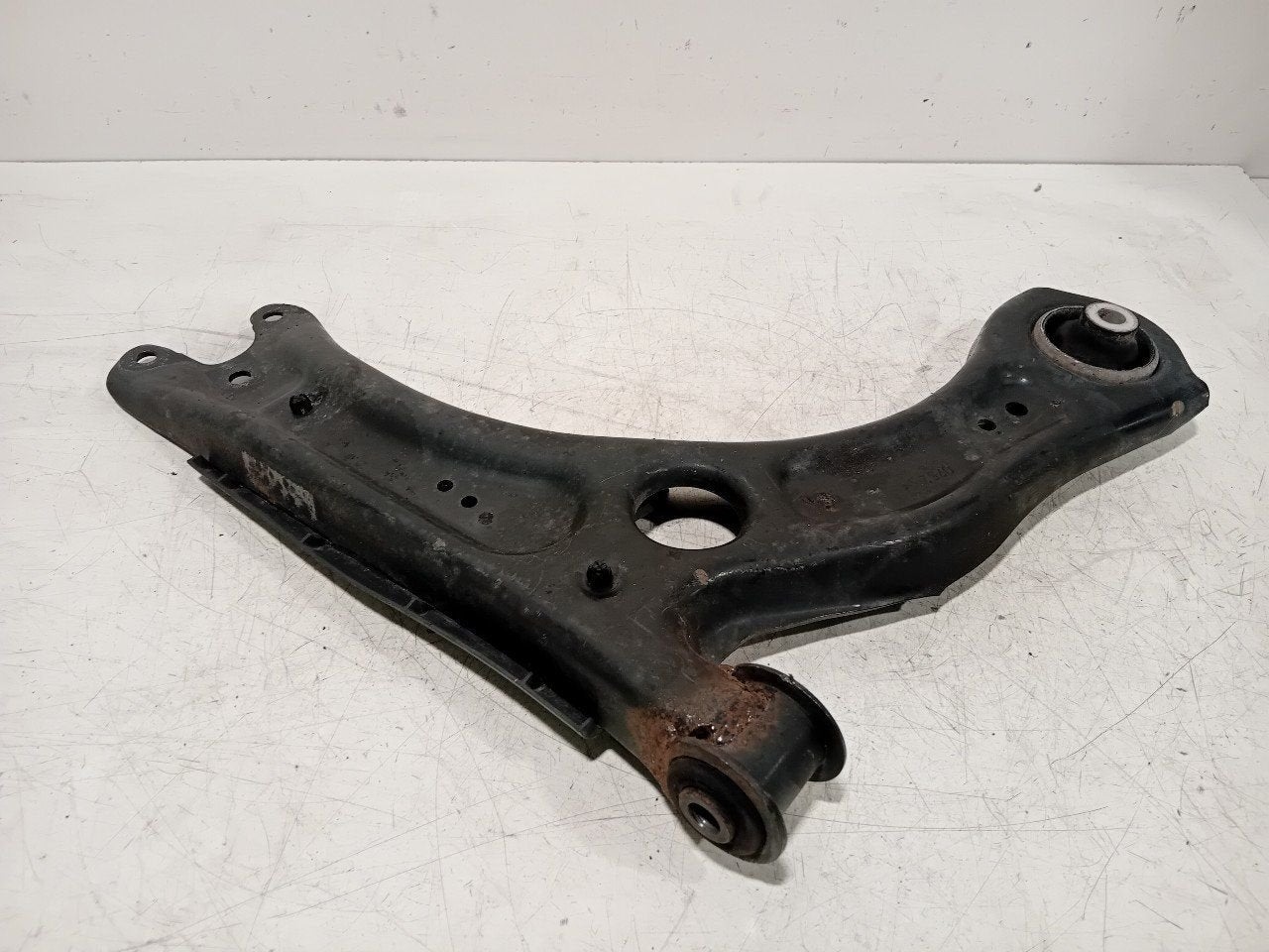 Draagarm rechts voor Volkswagen Polo, Auto-onderdelen, Onderdelen@venauto.nl, Van der Ven Autorecycling B.V., Gebruikt, Ettenseweg 76, 4706 PB Roosendaal, The Netherlands