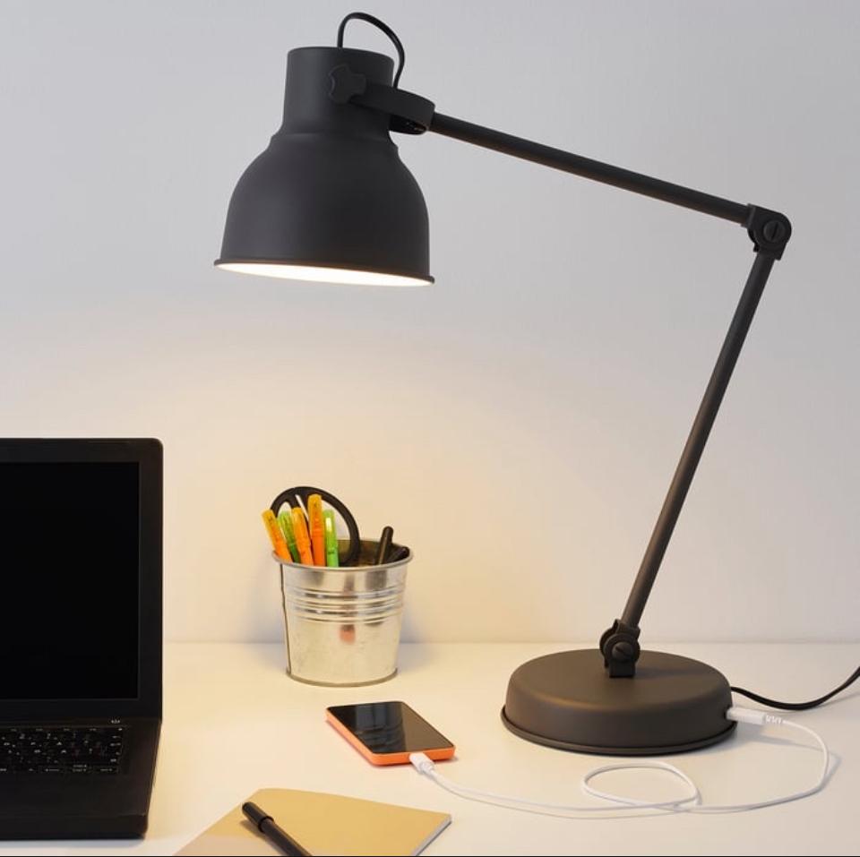 Ikea Hektar bureaulamp met USB-aansluiting, Ophalen, Zo goed als nieuw