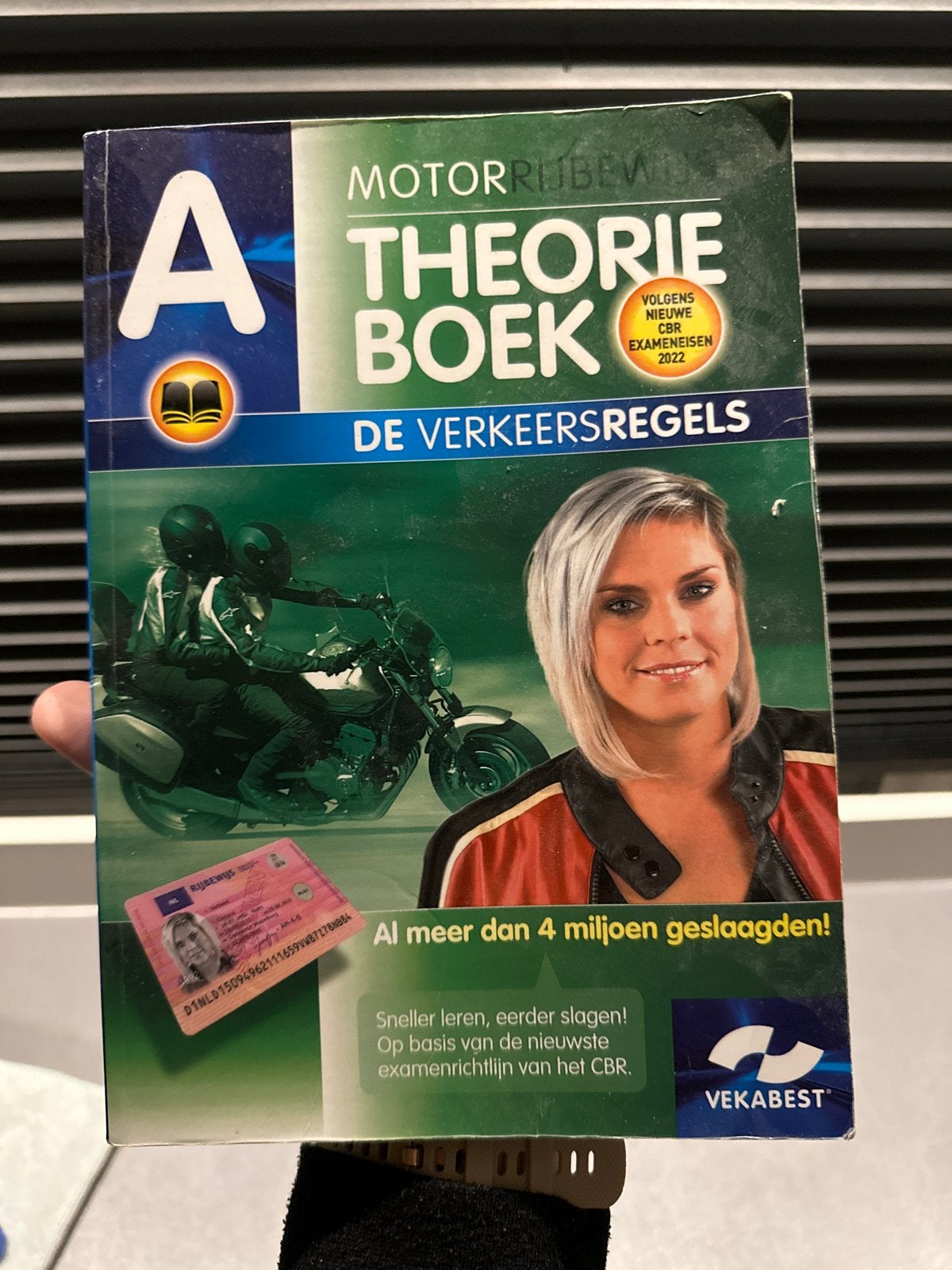 Gratis! Motorrijbewijs Theorieboek A - VekaBest (2022), Boeken, Ophalen, Gelezen, Overige niveaus