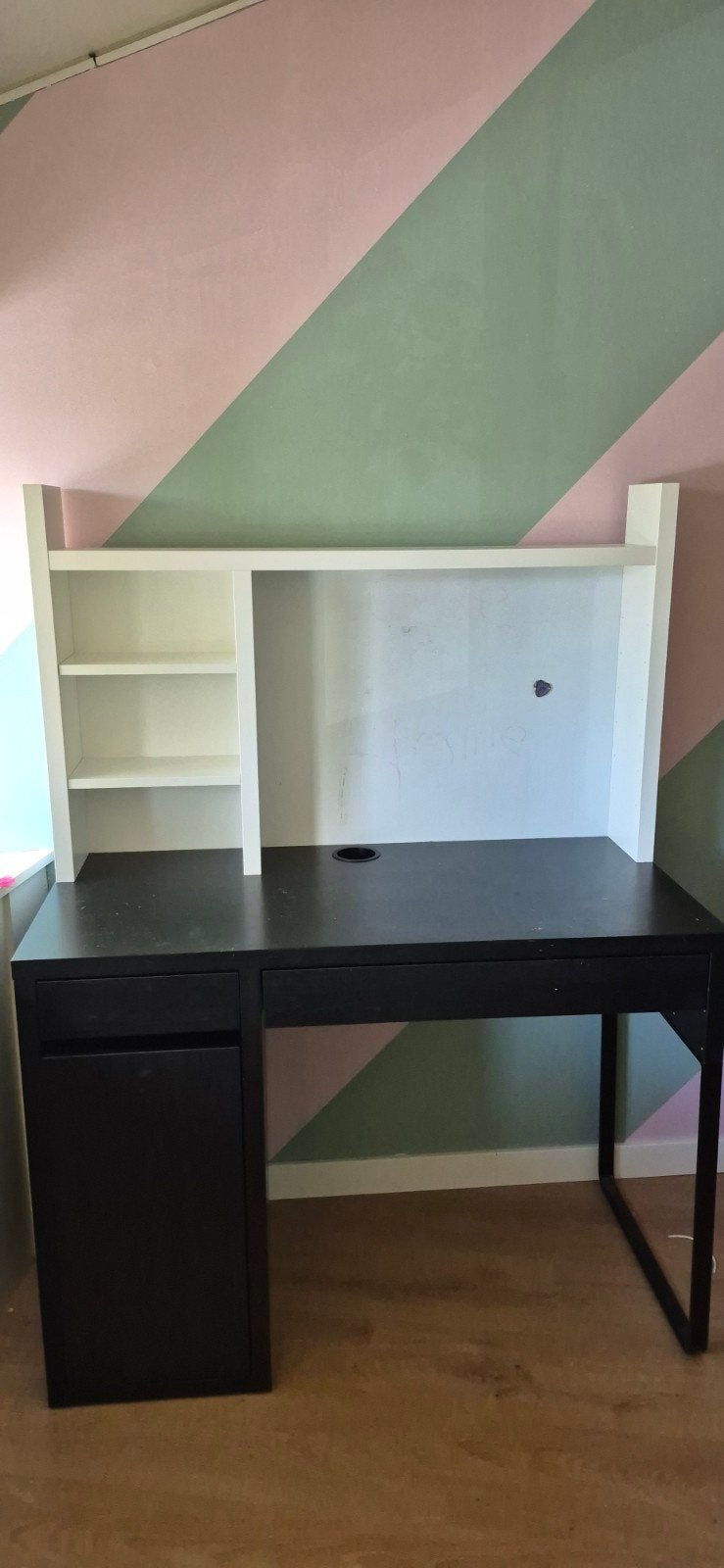 ikea micke bureau zwartkruit en wit., Ophalen, Gebruikt
