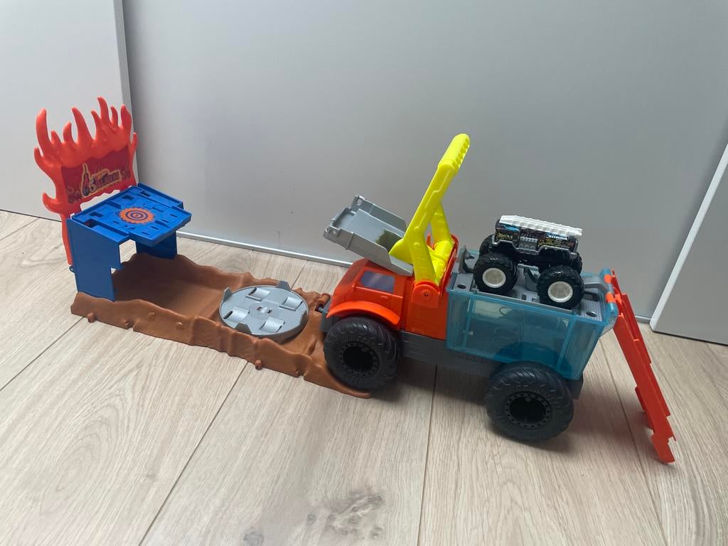 Hot Wheels Monster Truck speelsets met truck, Ophalen, Gebruikt